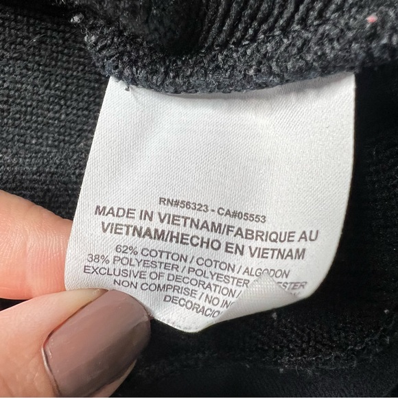 Nike L/S Versa Open Back Crewneck Sweatshirt in Black - Picture 6 of 7